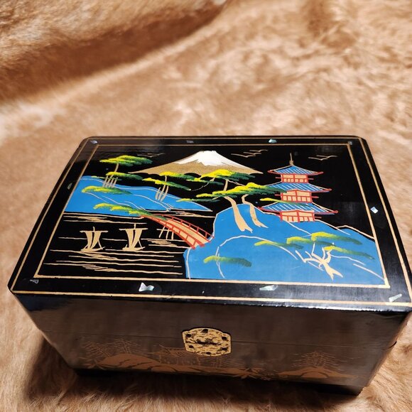 Antique Japanese Lacquered Music Box With Geisha Ballerina & Scenic Design Shell - Picture 6 of 14